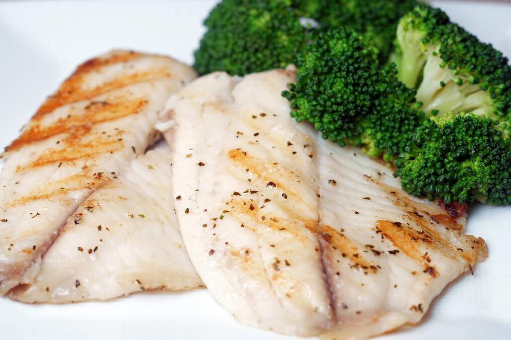 Ikan bakar atau rebus menjadi sajian mengenyangkan dalam menu diet Osama Hamdiy