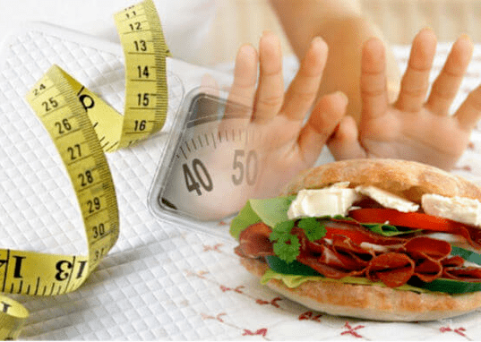 hindari junk food untuk menurunkan berat badan